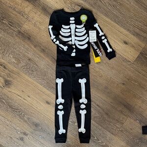 NEW WITH TAGS Black Skeleton Glow Pajama Set